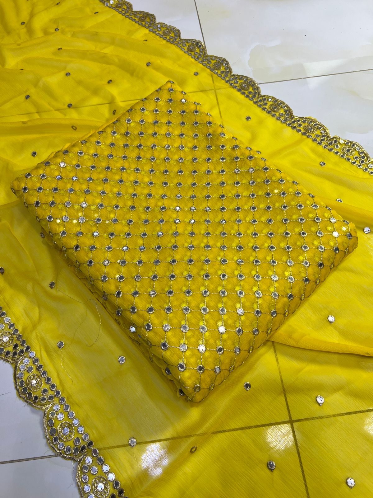 Hiba Bukhari (Mayun Yellow)